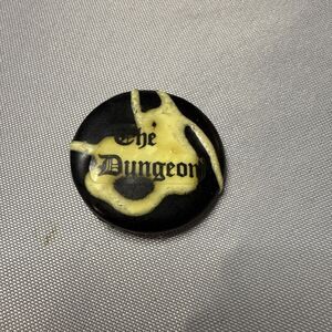 The Dungeon New Orleans Vampire Bar RARE 1.25” Mardi Gras Glow In Dark Button